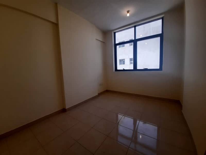 شقة في شارع حمدان 1 غرفة 34999 درهم - 4780382