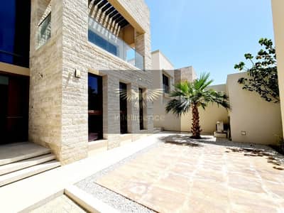 Prestigious Villa with Pool and Landscaped Garden Prestigious Villa with Pool and Landscaped Garden