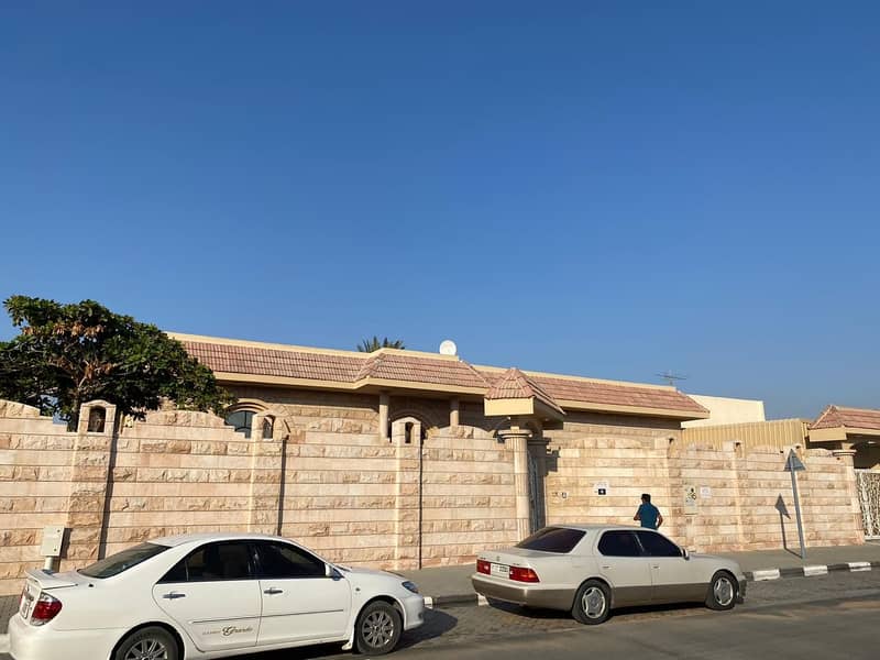 For sale villa Al-Tarfa / Sharjah