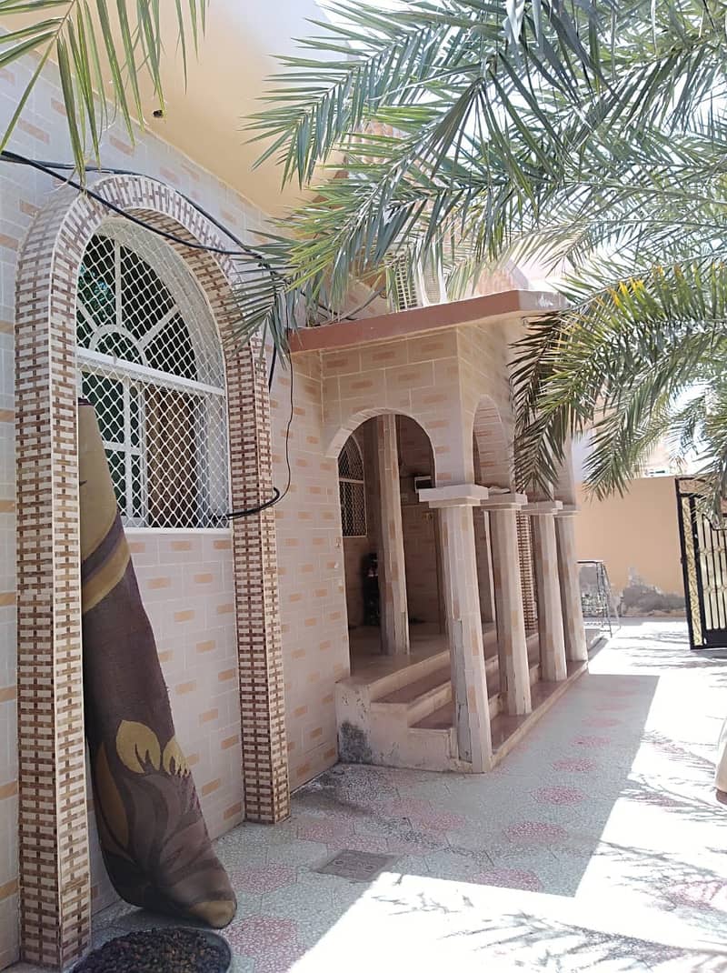 Villa for sale in Ajman in Al Rawda 3 area at an attractive price With electricity and water