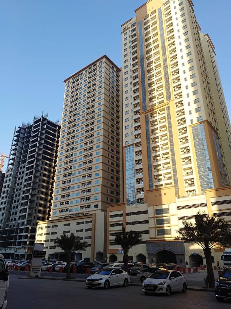 Two-room apartment for sale in the Emirates City Towers at a price of a shot with Parkin