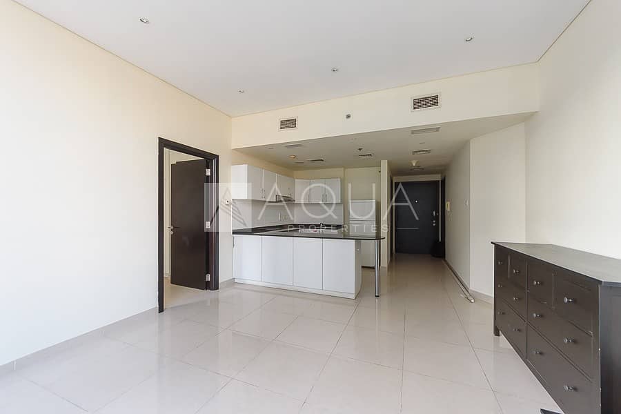 Spacious | Mid Floor | Unfurnished | Vacant
