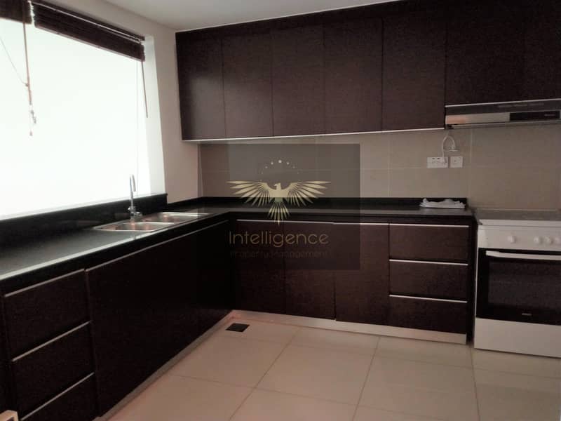 4 Modern Apartment with Open Kitchen on High Floor!