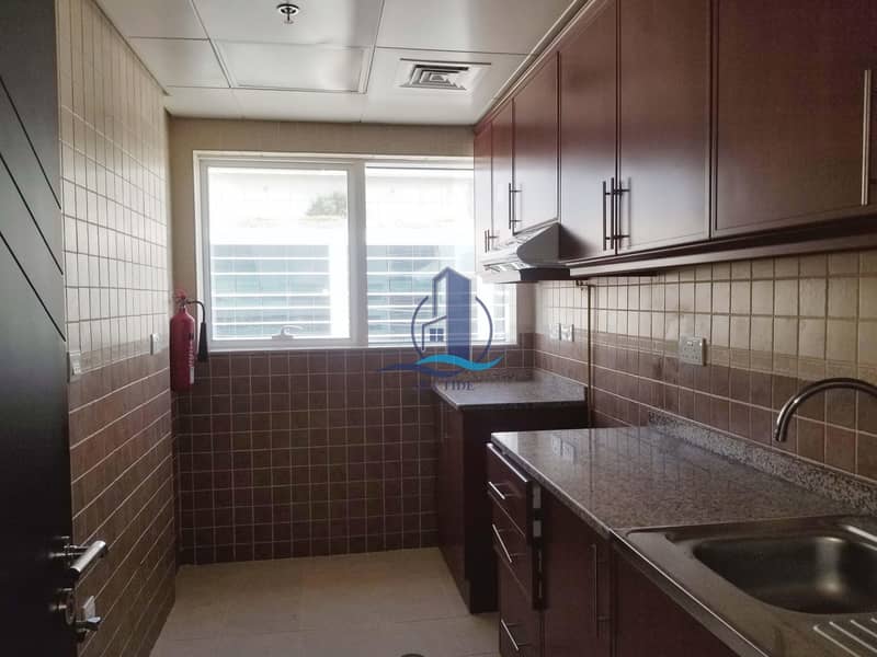 17 Huge 1Bed Residence w/ Balcony & Free Parking
