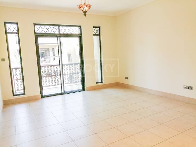 Spacious | 1-Bed | Community View | Old town Spacious | 1-Bed | Community View | Old town