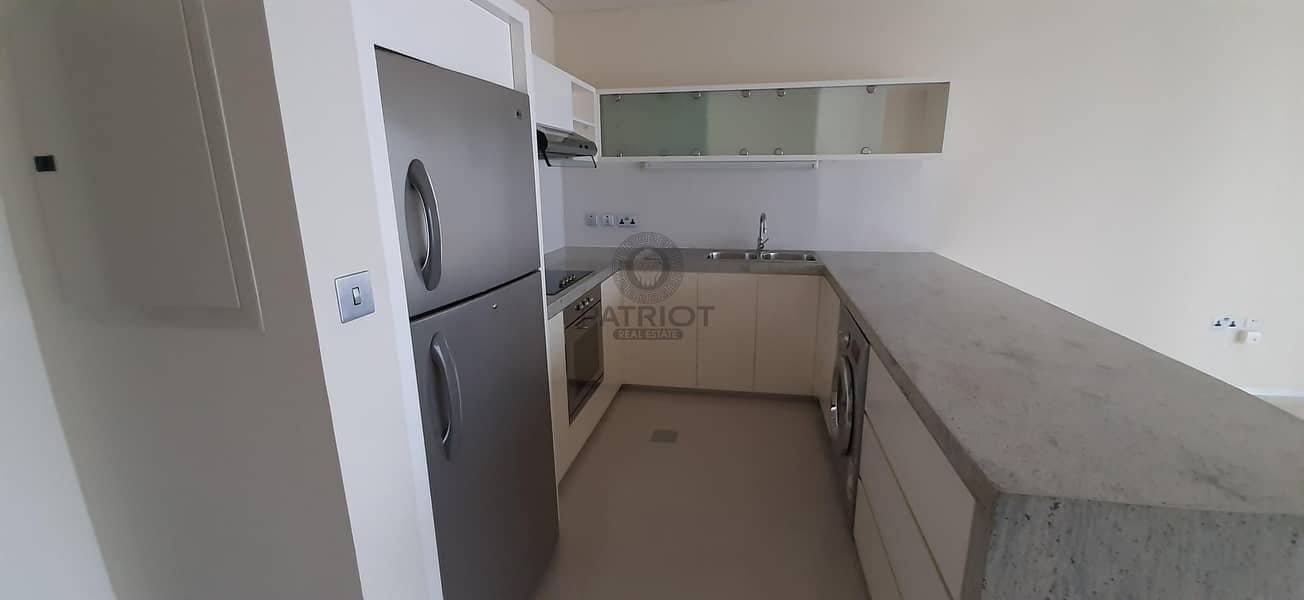 6 45 Days Free| Chiller Free| 3 Beds for Serious Tenant Only | Next to Metro