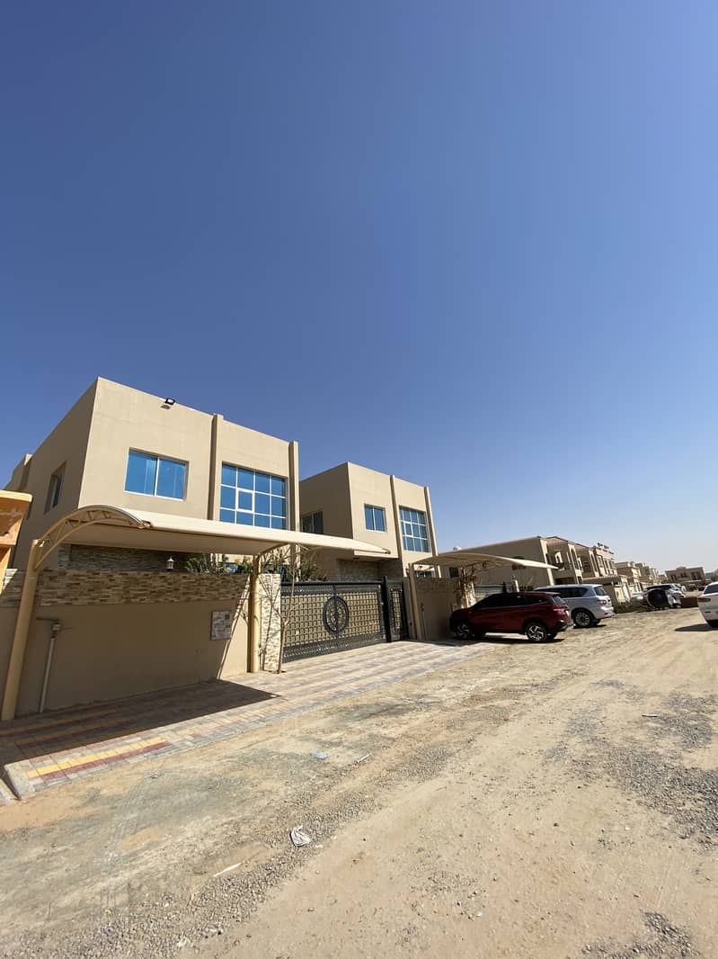 For rent villa in alrawda1 second plot from main road very clean house