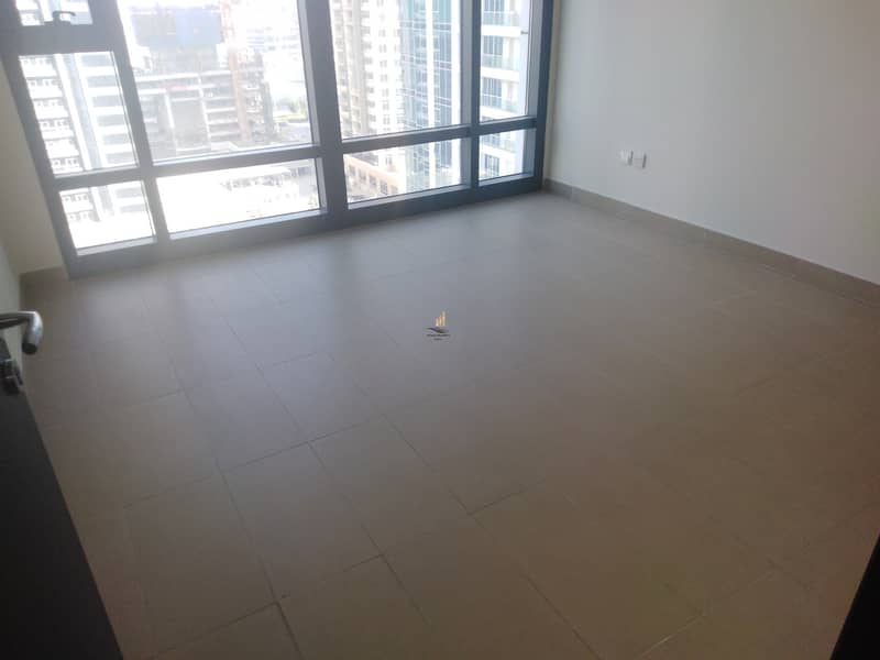 10 NEAR TO METRO FULL LAKE VIEW 1 BHK WITH BALCONY AT MID FLOOR