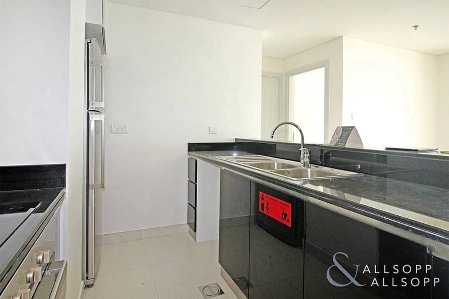 5 2Bed | Chiller Free | Sea View | Brand New