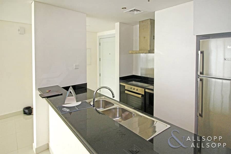 2 2Bed | Chiller Free | Sea View | Brand New