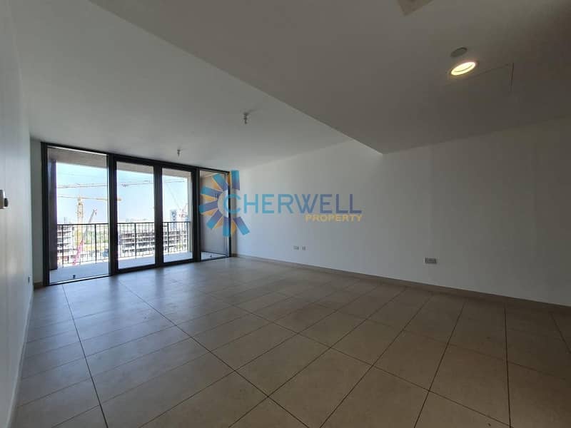 18 Hot Deal | Luxurious Family Apartment | Vacant