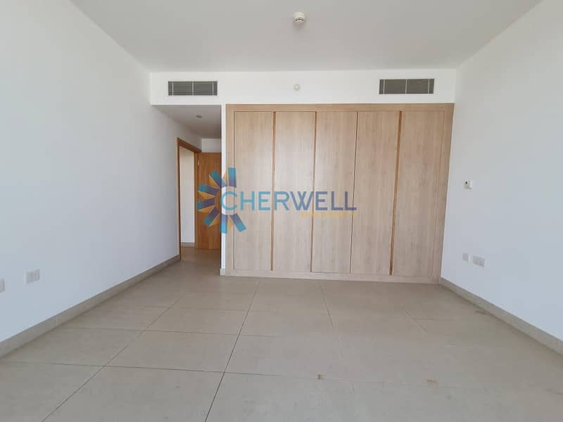 21 Hot Deal | Luxurious Family Apartment | Vacant