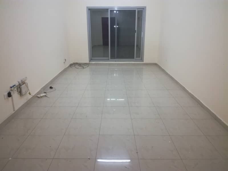 HUGE 1 BHK WITH 2 FULL BATHROOM WITH FULL AMENITIES NEAR TO METRO STATION 34K ONLY !!!