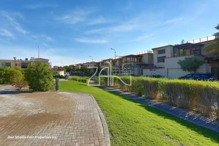 Luxury Lailak Villa with Pool in Prestigious Community Luxury Lailak Villa with Pool in Prestigious Community