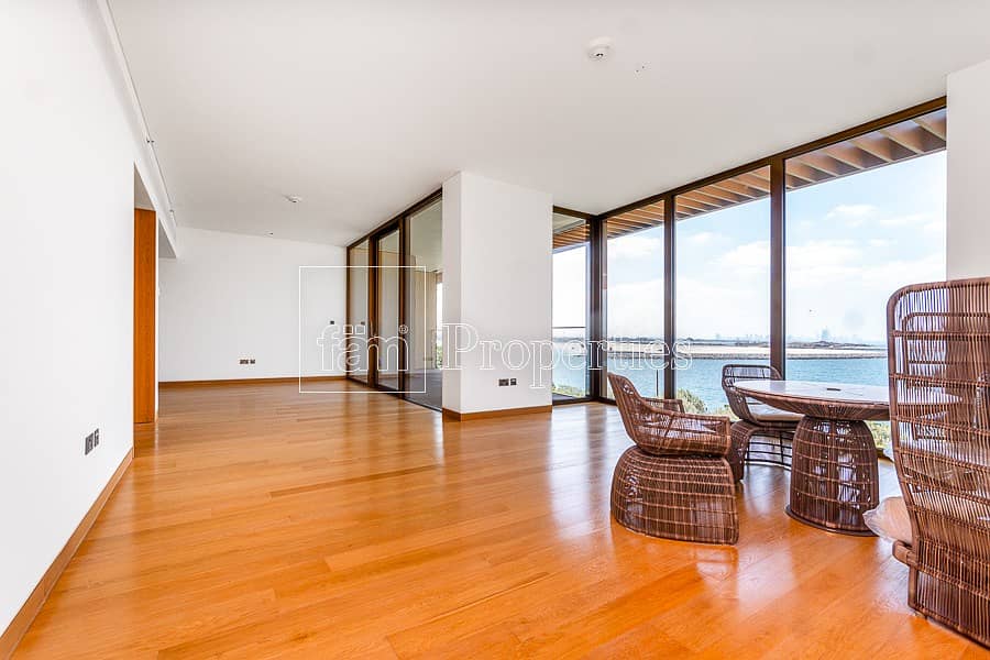 Large 1BED |  Views of Skyline and Sea