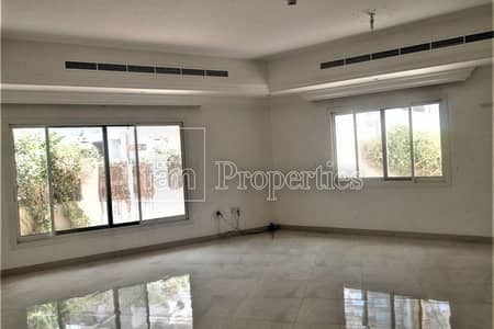 Modern TH+ maid room with access to all facilities Modern TH+ maid room with access to all facilities