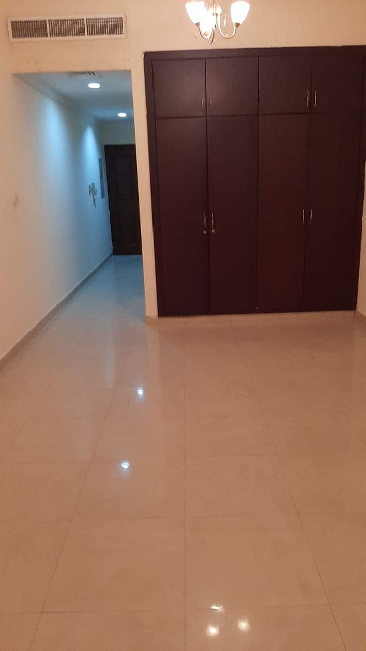 3 2 Bed Apartment Available in Bur Dubai / Al Mankhool