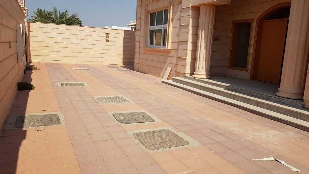 *** AMAZING DEAL – Luxurious 5BHK Duplex Villa with garden area available in Ramaqiya area, Sharjah