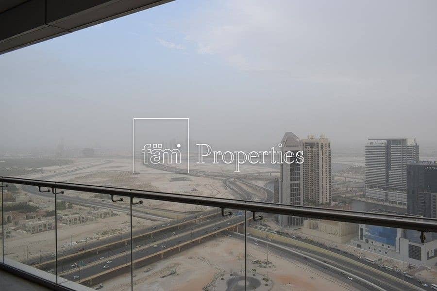 Spacious unit High Floor | Walking Distance to DM Spacious unit High Floor | Walking Distance to DM