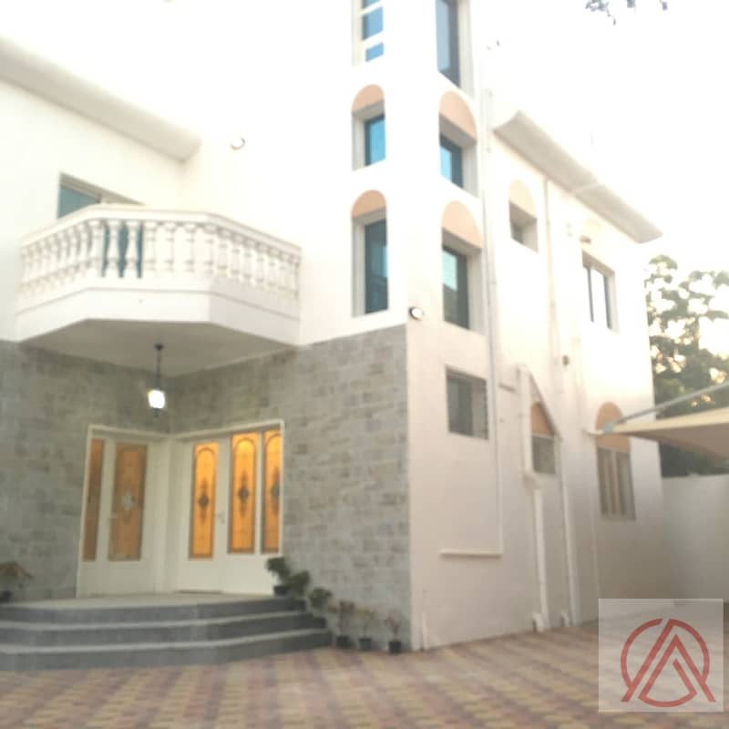 Well maintained 4 BR +Maid in Jumeirah 1 for 14ok G+1
