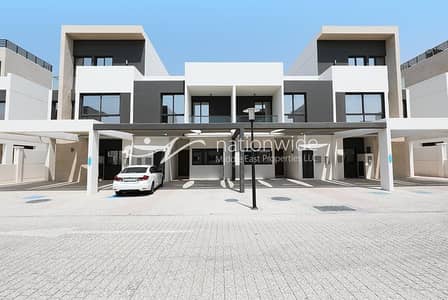 A Family-friendly Townhouse w/ Spacious Layout A Family-friendly Townhouse w/ Spacious Layout