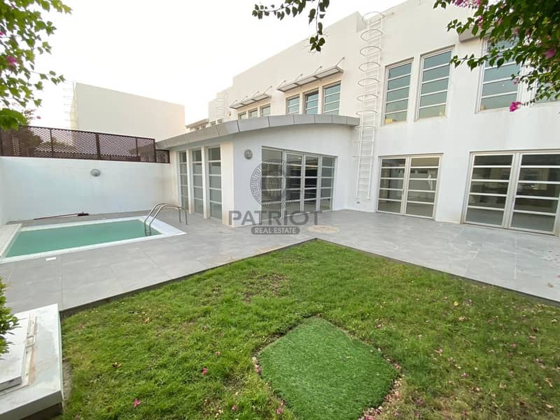 MODERN 4BR STUDY MAIDS PVT POOL GARDEN VILLA IN JUMEIRAH 3