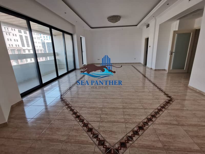 2 Huge 4 bedroom available for rent in Al Maktoum Residence Building Deira