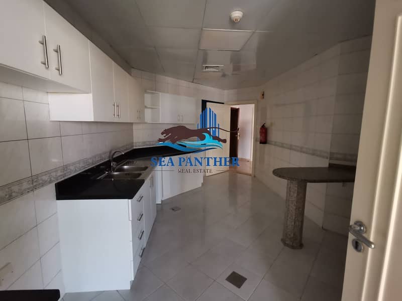 3 Huge 4 bedroom available for rent in Al Maktoum Residence Building Deira