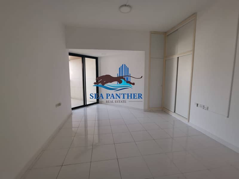 7 Huge 4 bedroom available for rent in Al Maktoum Residence Building Deira