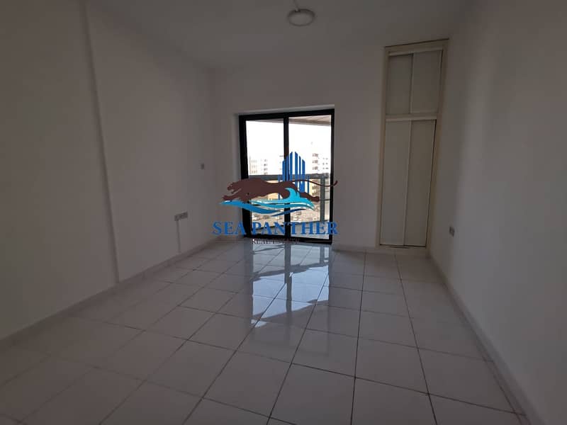 8 Huge 4 bedroom available for rent in Al Maktoum Residence Building Deira