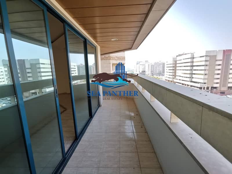 17 Huge 4 bedroom available for rent in Al Maktoum Residence Building Deira