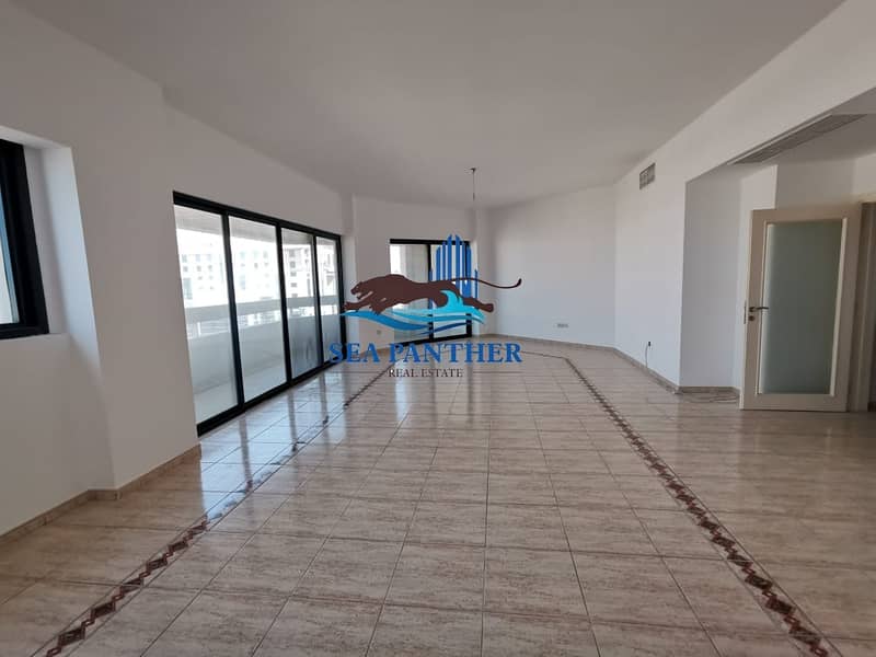 Spacious 3 bedroom apartment available for rent in Maktoum Residence Building Deira