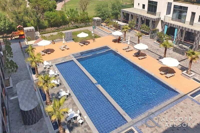 Luxurious 2 Bedroom | Pool View | Upgraded