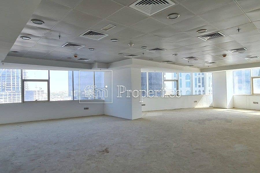 Semi-Fitted Full Floor | Walk to Metro Station