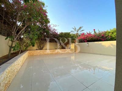 Upgraded | Park View | Backing Pool | Vacant Upgraded | Park View | Backing Pool | Vacant