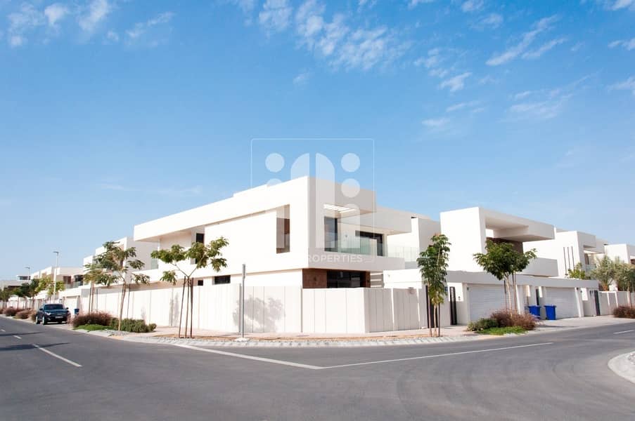 Move Now! Stunning Corner 5BR Villa with a Huge Plot! No Service Charges  in west yas (YAS ISLAND)