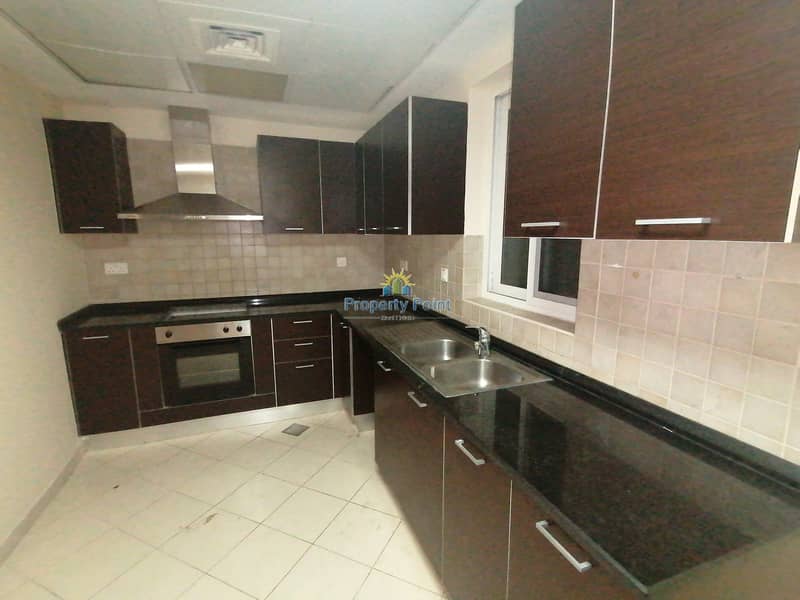 5 Best Price |  Clean 3-bedroom Unit with Parking | Istiqlal Street