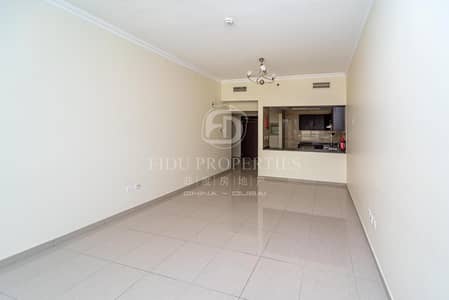 Higher floor spacious apartment with balcony Higher floor spacious apartment with balcony