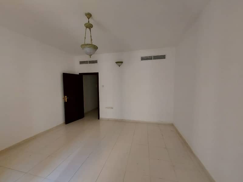 2 minutes walk from RTA BUS 1BHK CHILLER FREE PRICE 24000