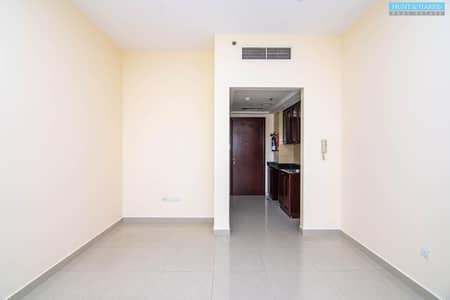 Well Maintained -Studio Apartment - Golf Course Views Well Maintained -Studio Apartment - Golf Course Views