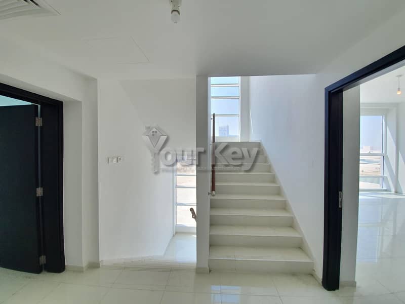 One month Rent Free 3 BR Townhouse in Horizon Tower