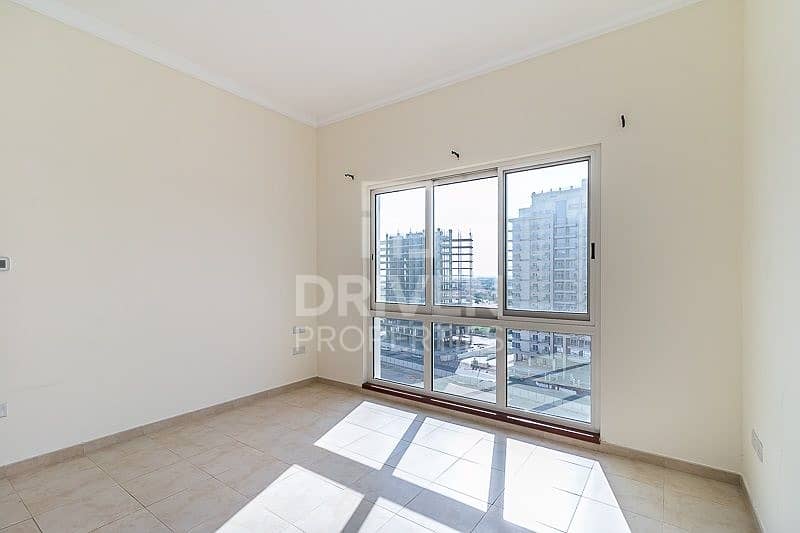 Bright 1 Bedroom Apartment with Golf Facing
