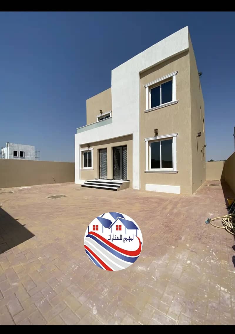 For sale, a very luxurious villa, modern design, super deluxe finishing, on a street, and all services are available