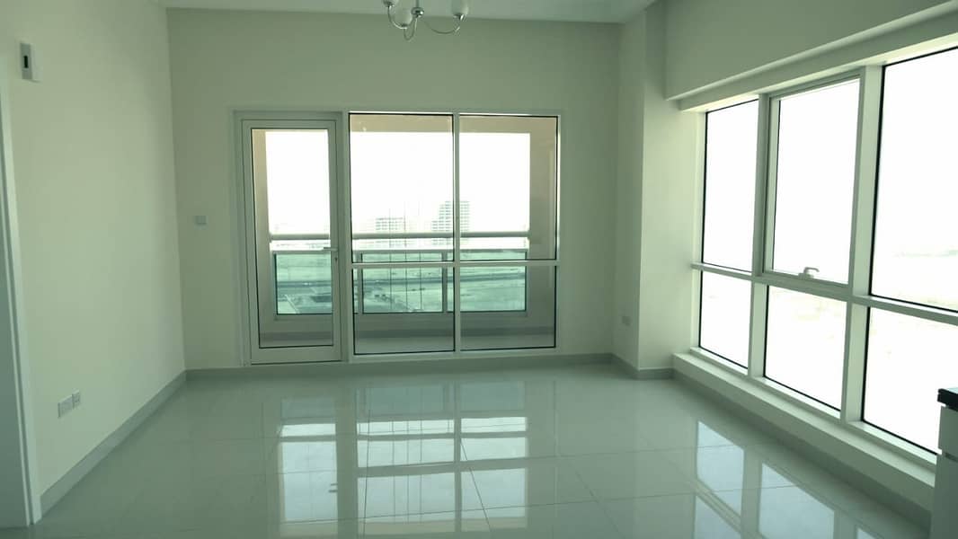 Nice 1 Bedroom with Balcony in RBC Tower Businessbay