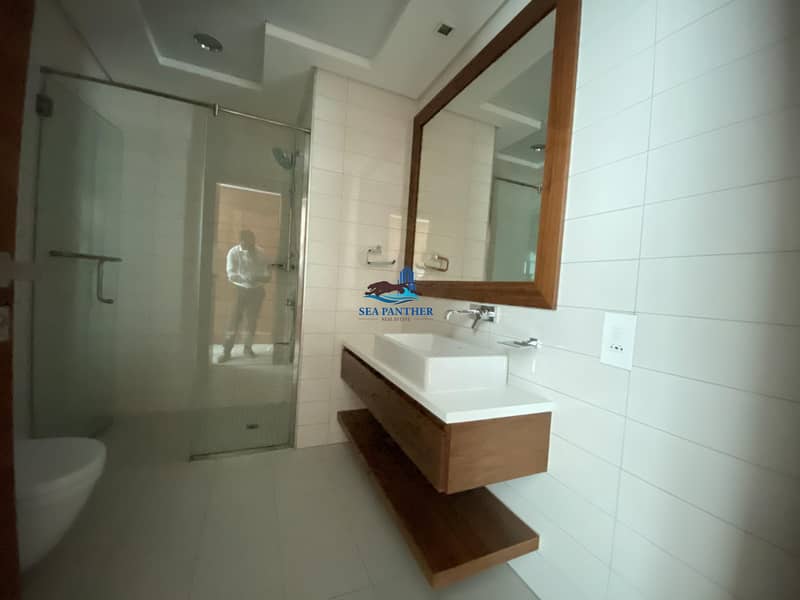 4 STay 4 month free Chiller and gas included near WTC metro station