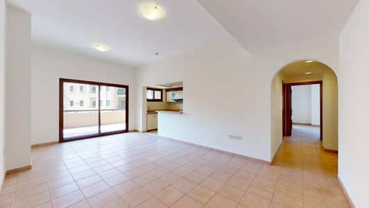 Spacious 2-BR apartment close to supermarket