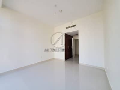 Spacious and Bright 2BR in Blvd Crescent