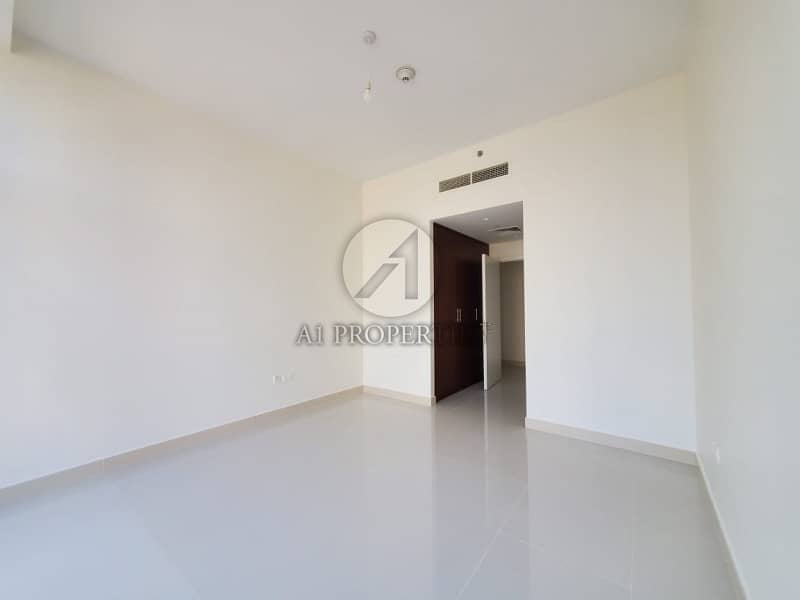 Spacious and Bright 2BR in Blvd Crescent Spacious and Bright 2BR in Blvd Crescent