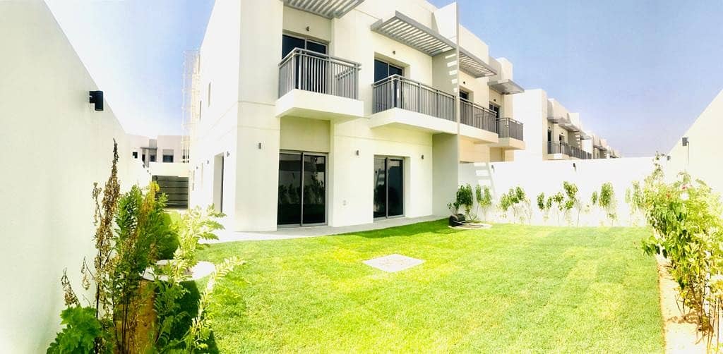 Brand new modern 5 Bedroom villa|45 days free| private garden and pool in Umm Suqeim 1
