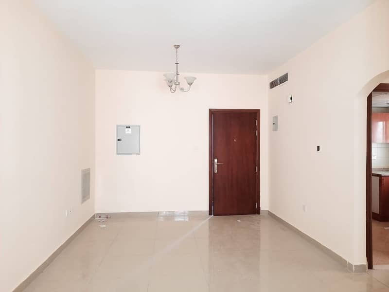 Spacious 1bhk in national paint muwaileh area rent only 23k in 4/6 cheque payment